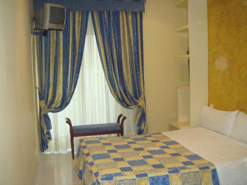 Hostal Villamanez Madrid Exterior photo
